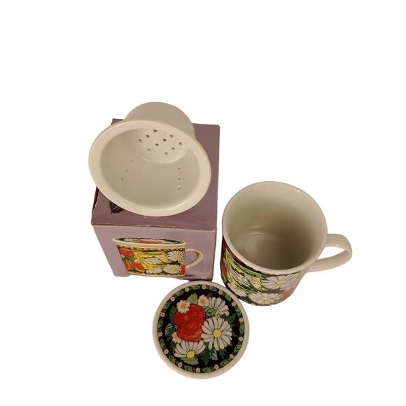Daisies Hues and Brews Mug / Tea Infuser with Lid may be used as a coaster - Picture 2 of 7